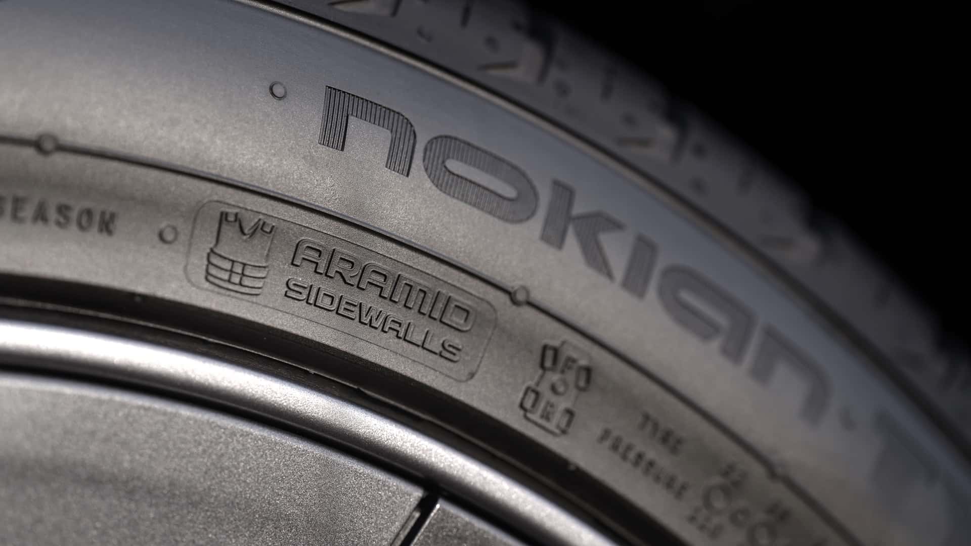 Nokian Surpass AS01 je celoročná pneumatika s inovatívnym zložením, ktorá ponúka extra výkon a špeciálnu záruku