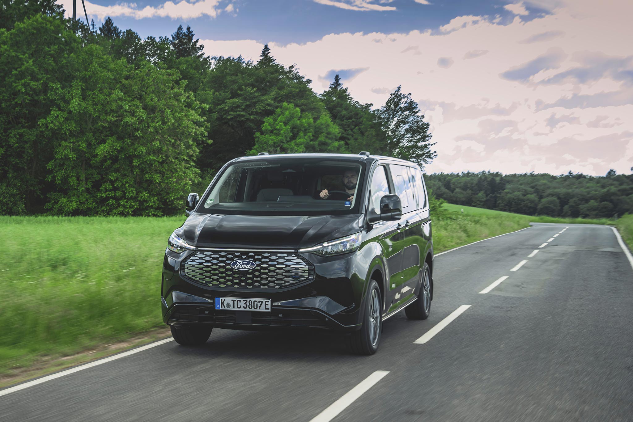 Ford E-Tourneo Custom: Vlajková loď dostala slovenský cenník
