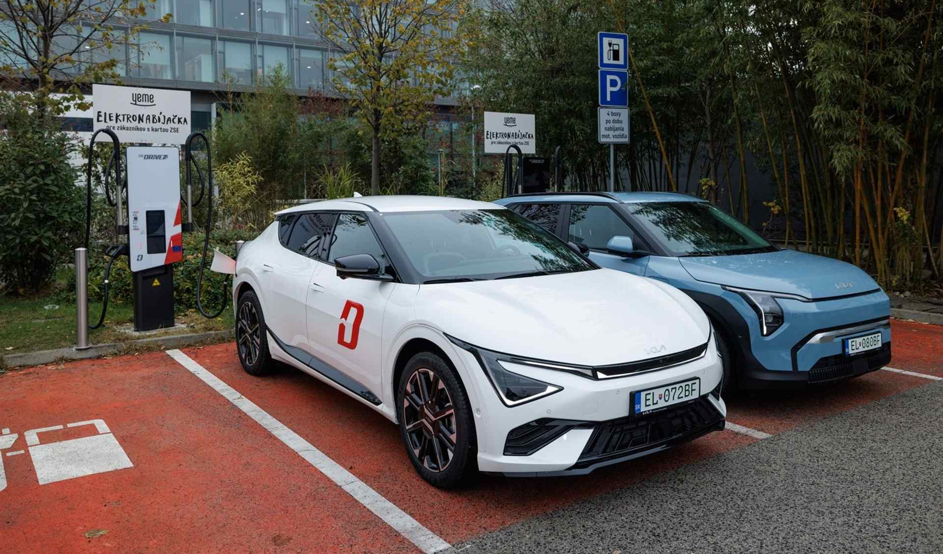 Kia prináša hlasového asistenta na báze umelej inteligencie, možnosť streamovania videí a Wi-Fi hotspot
