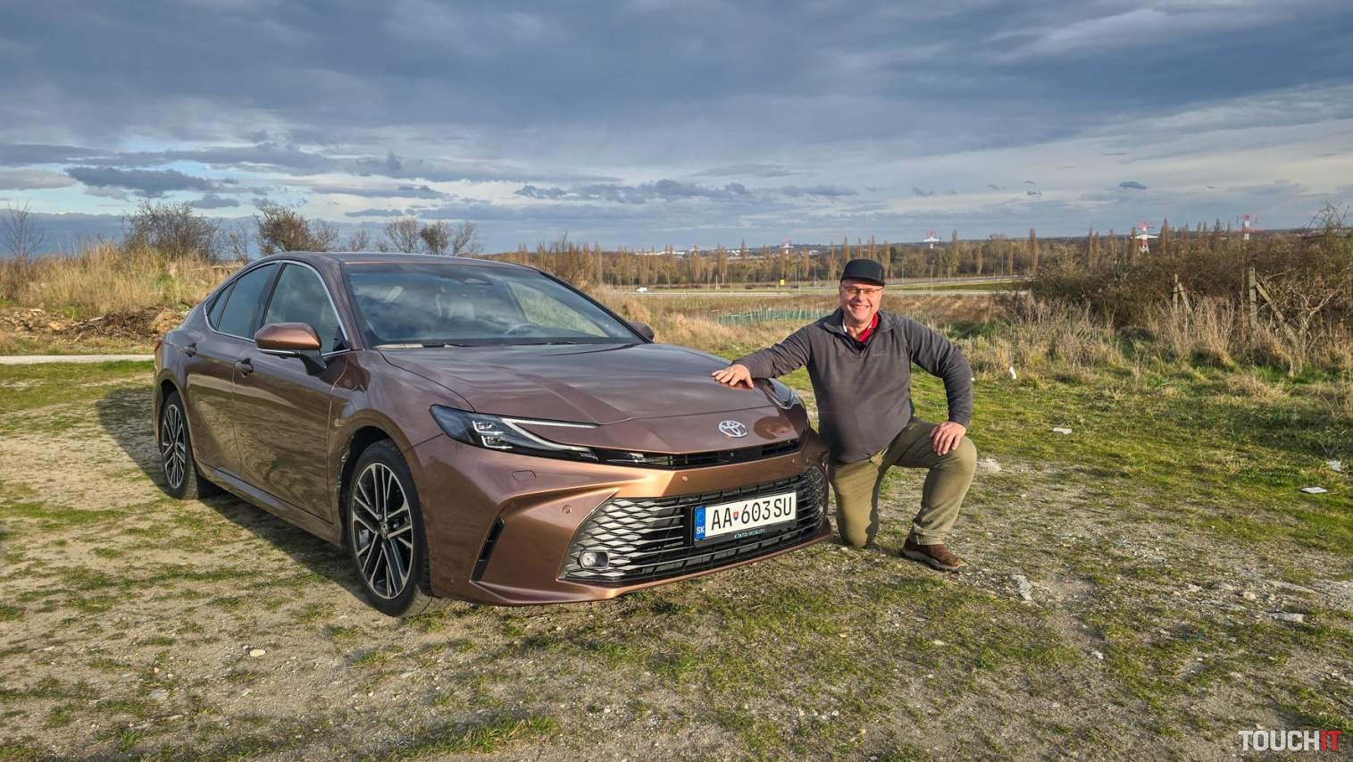 Nová Toyota Camry 2,5 Hybrid 230 k e-CVT EXECUTIVE: elegantná a bezpečná