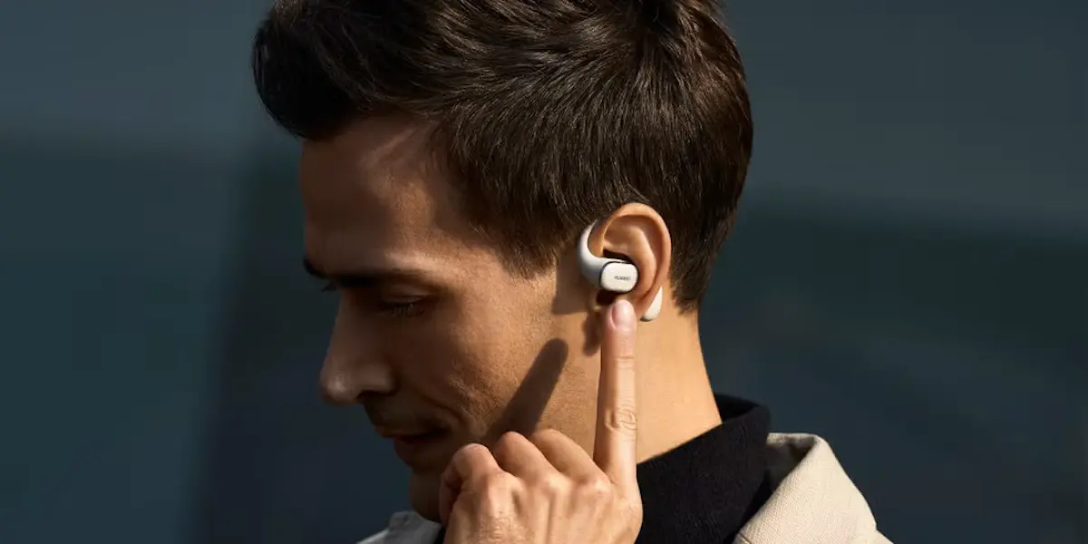 Slúchadlá Huawei FreeArc zaujmú dizajnom, v predaji sú už aj na Slovensku