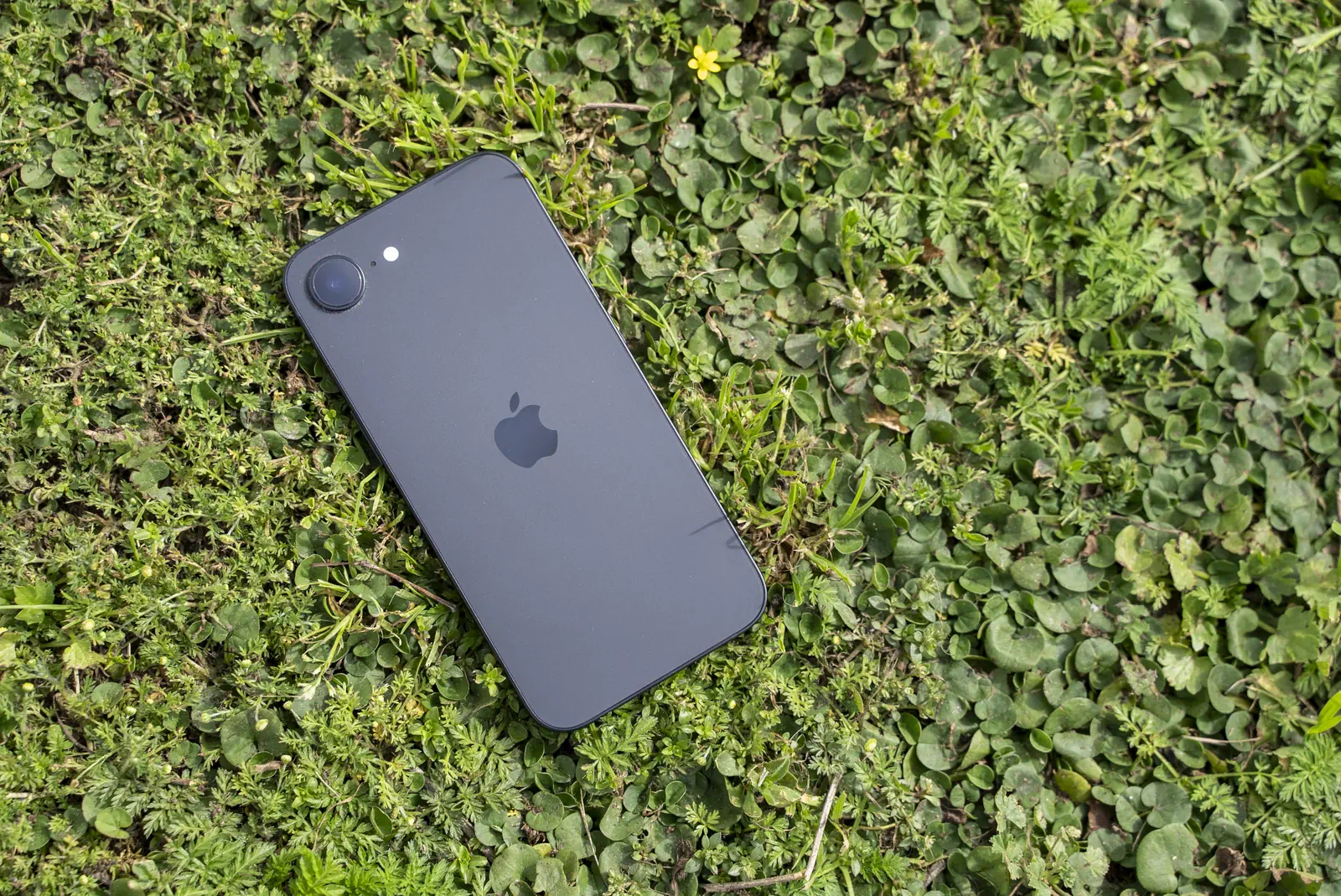 iPhone 16e môže byť dobrou voľbou, ak si kupujete smartfón u operátora
