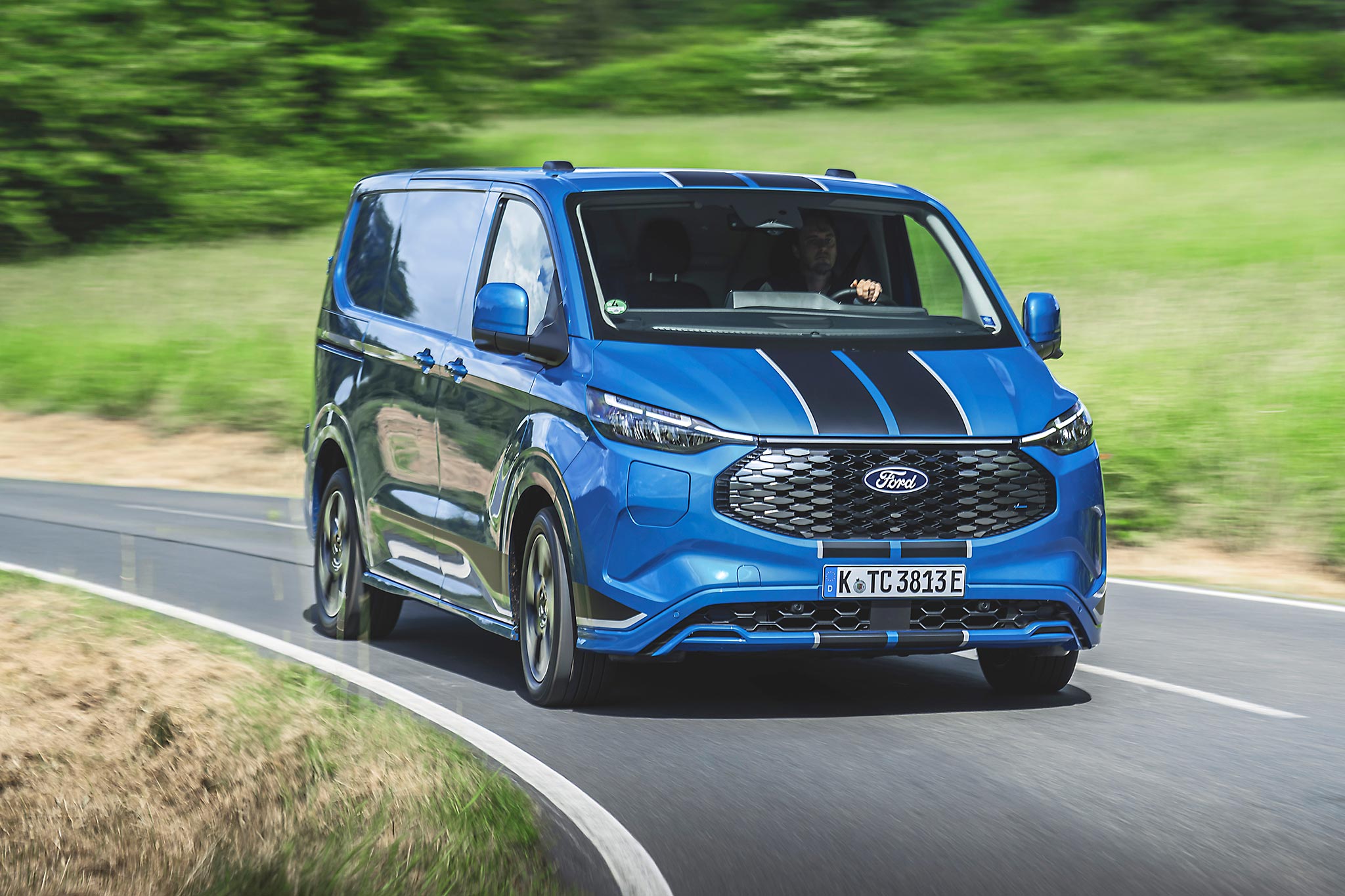 Ford E-Transit Custom: Plne elektrický van pre podnikateľov dostal slovenské ceny