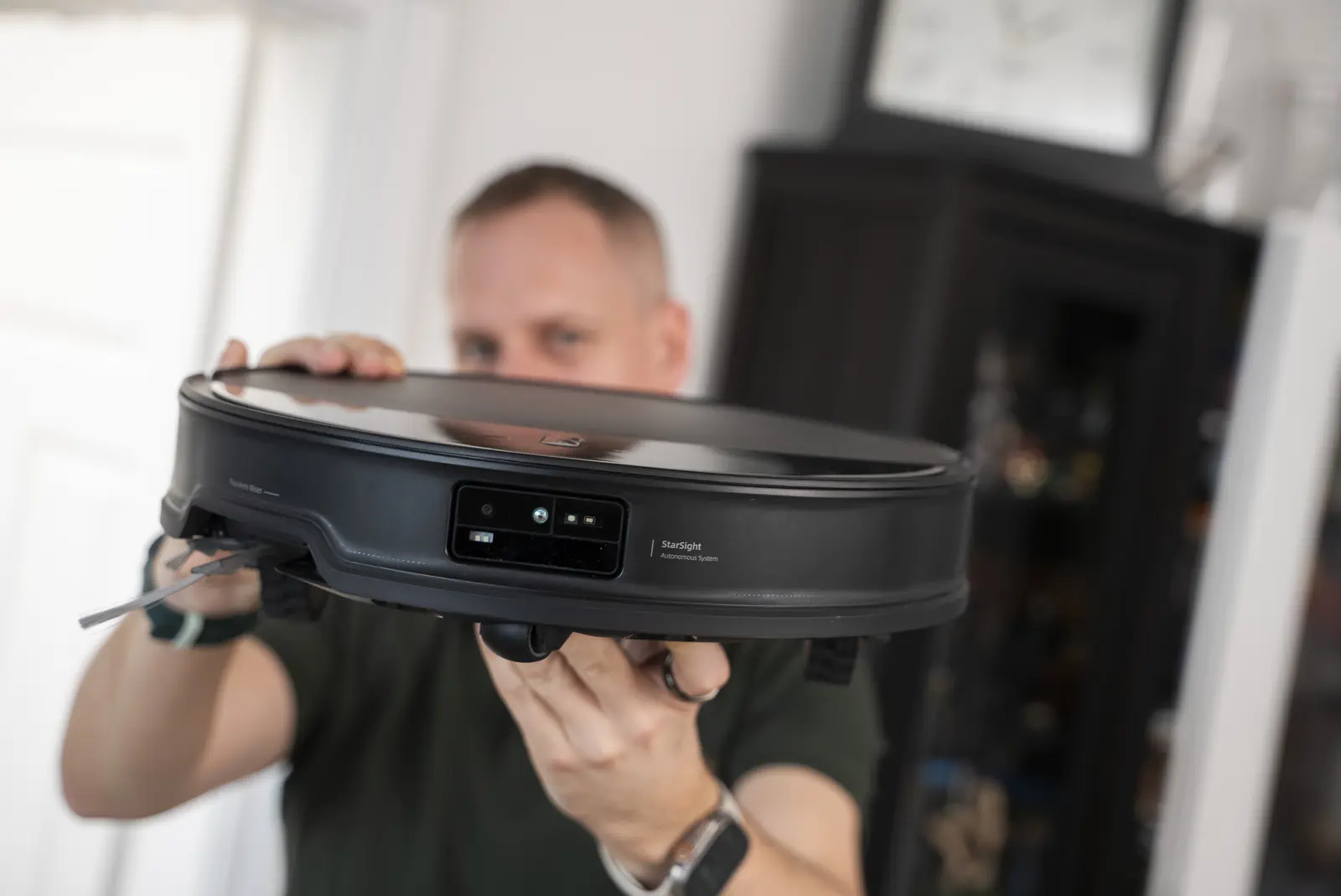 Roborock Saros 10R: Špičkový robotický vysávač, ktorý je nižší ako 8 cm (RECENZIA)