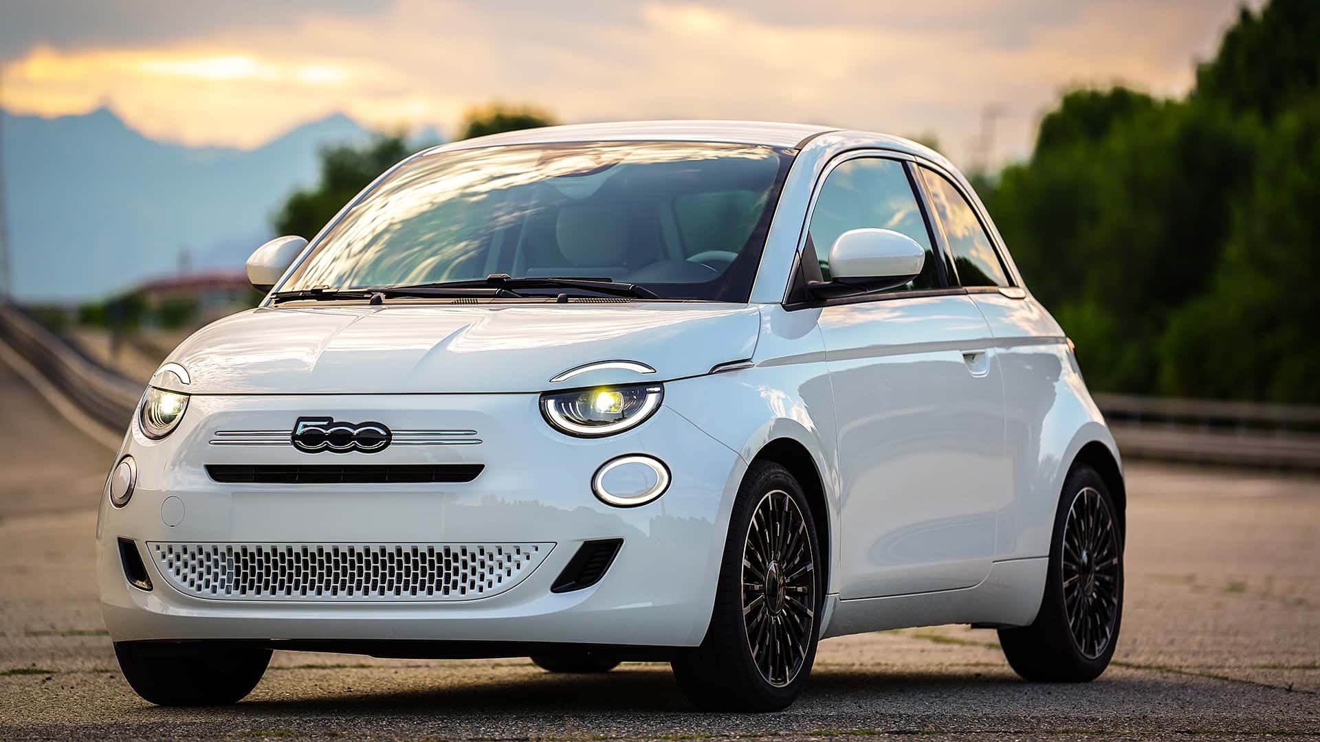Fiat obnovuje výrobu modelu 500 s benzínovým motorom