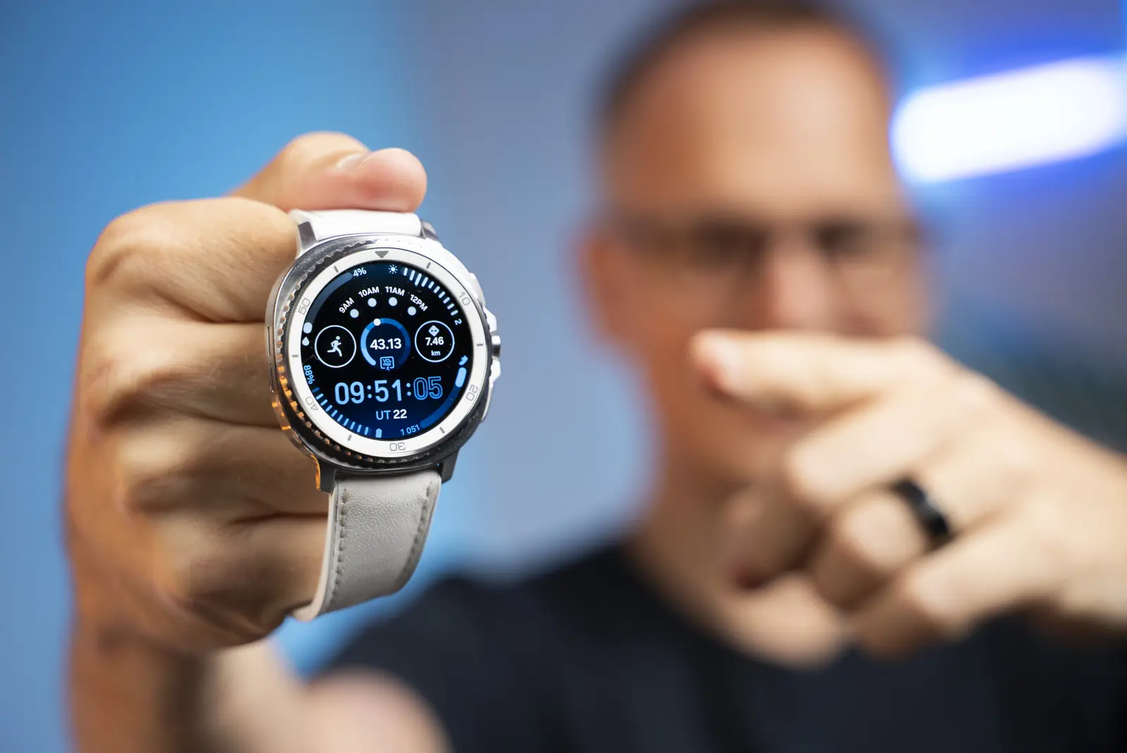 Samsung Galaxy Watch8 Classic: Luneta sa vrátila, zvyšok sa zmenil (RECENZIA)