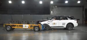 Ako je bezpečné čínske auto Hongqi EHS9?