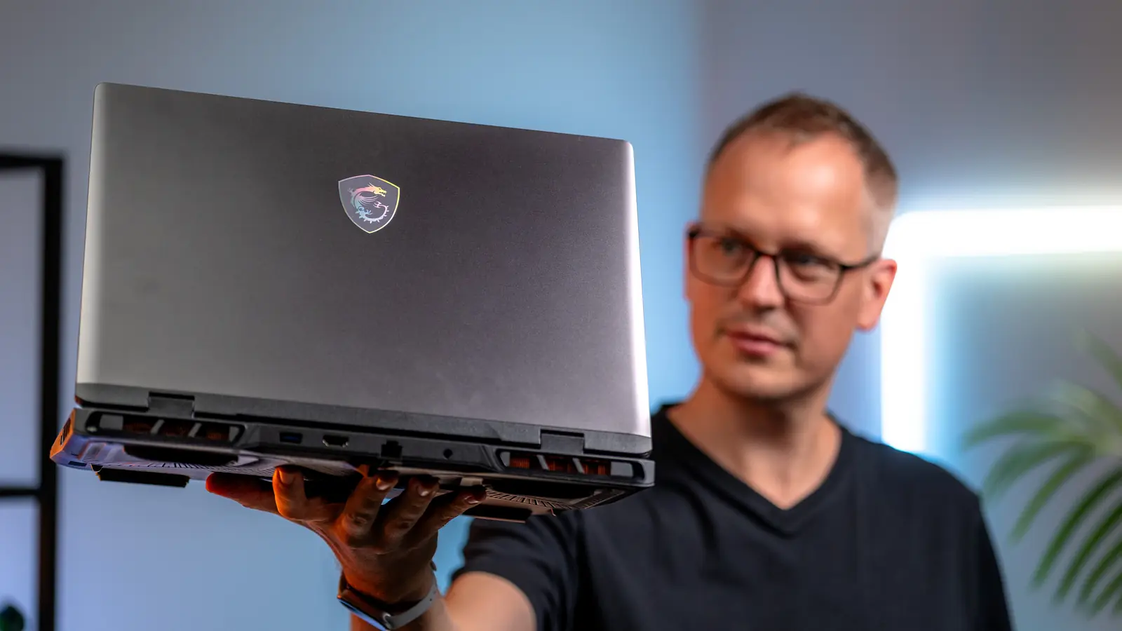 MSI Crosshair A16 HX D8W poteší cenou aj výkonom. Aké sú výhody grafík RTX 50? (RECENZIA)