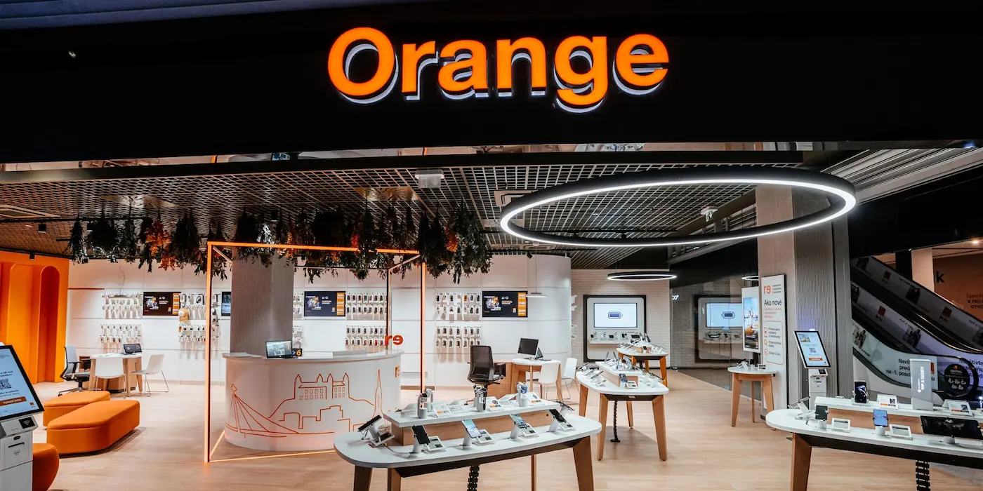 Orange zaradil do predaja skladačku HONOR Magic V5 aj smart televízory Samsung a Xiaomi