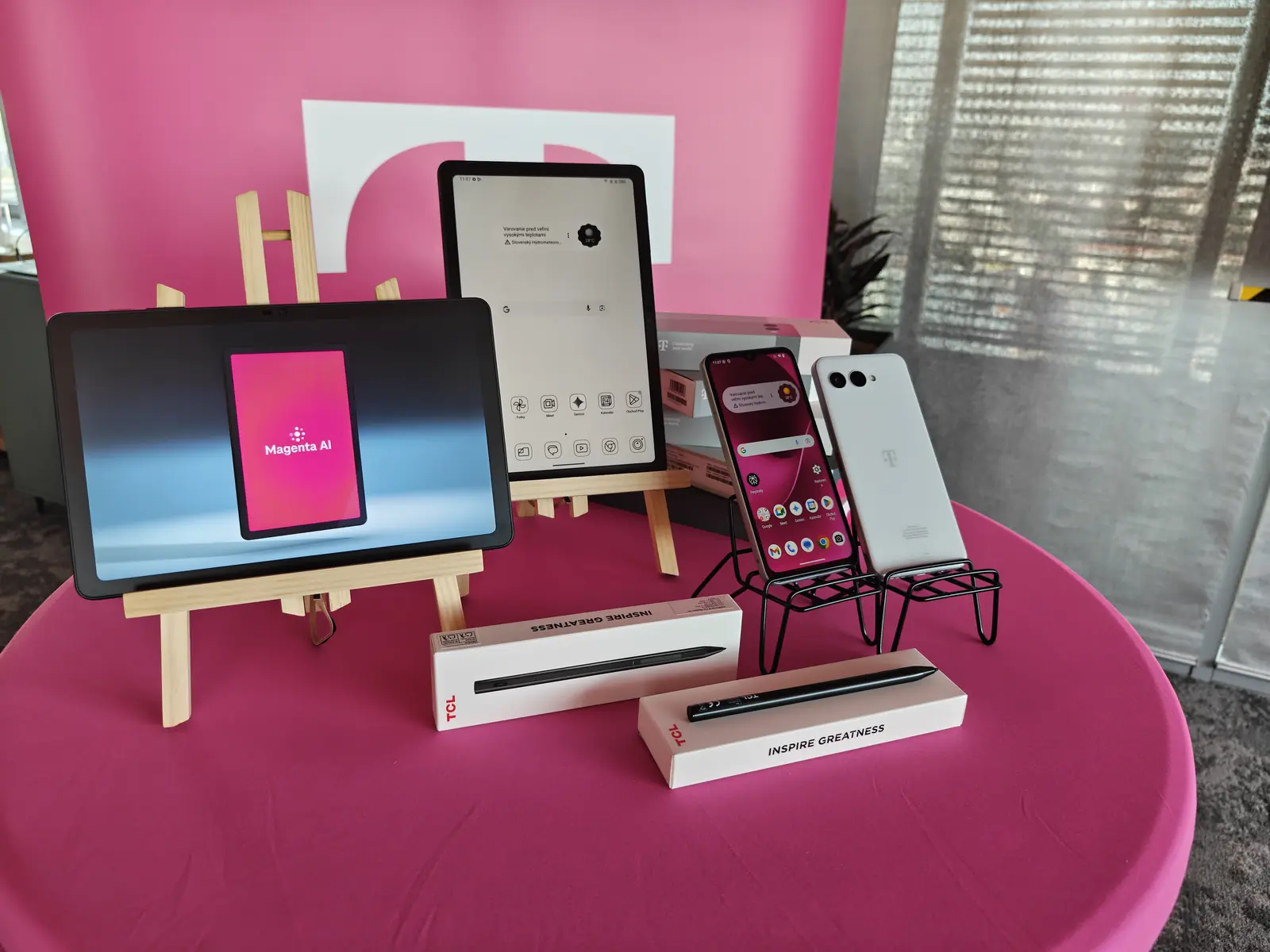 Nový T Phone 3 a T Tablet 2 od Telekomu: Nízka cena, prémiová AI a displej ako papier